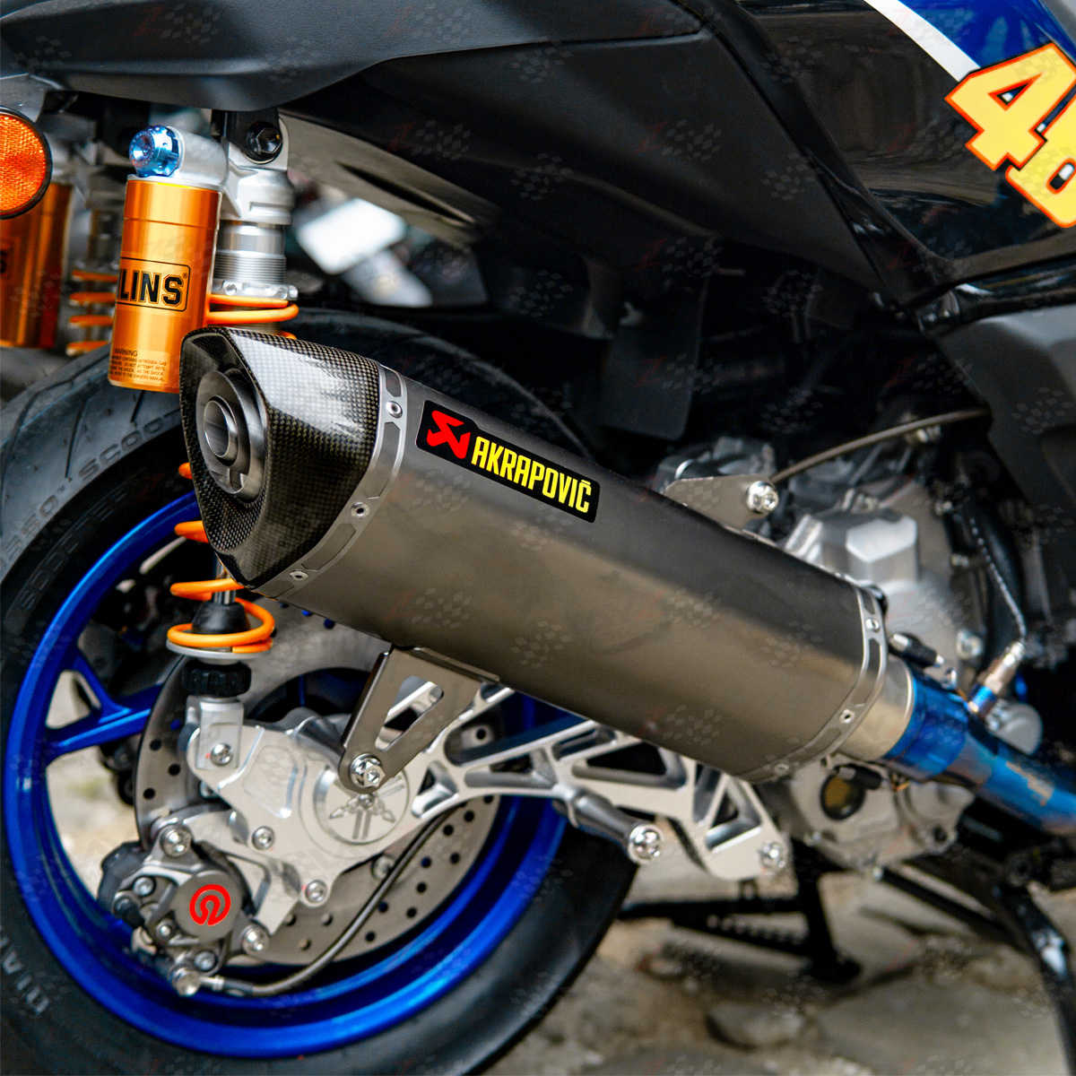 AKRAPOVIC_XMAX SLIP ON copy 5