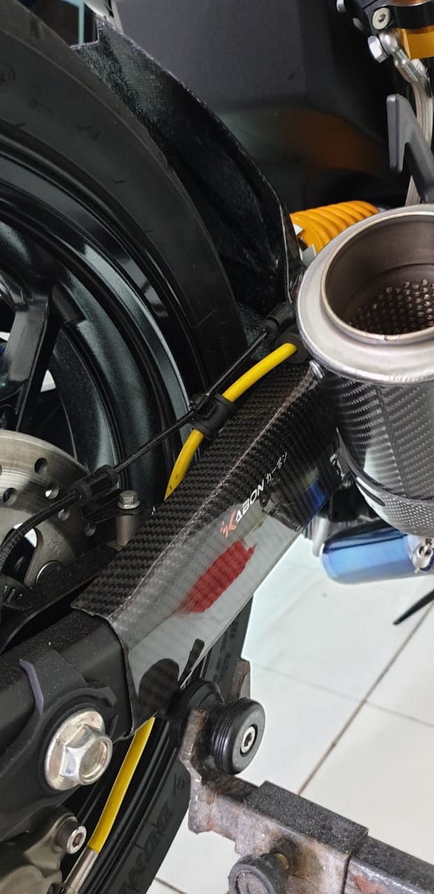 KABON-Kawasaki-ZX25-Cover-Swing-Arm-1