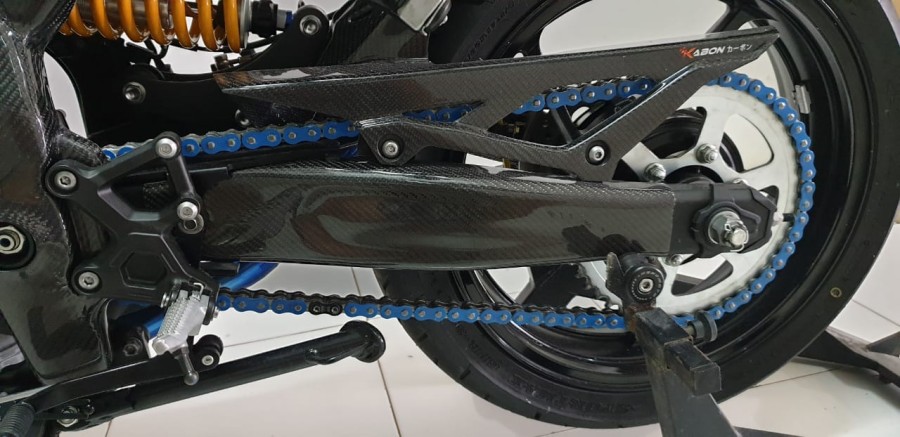 Second image of Kabon Swing Arm Cover Carbon - Kawasaki ZX25R | ZX4R