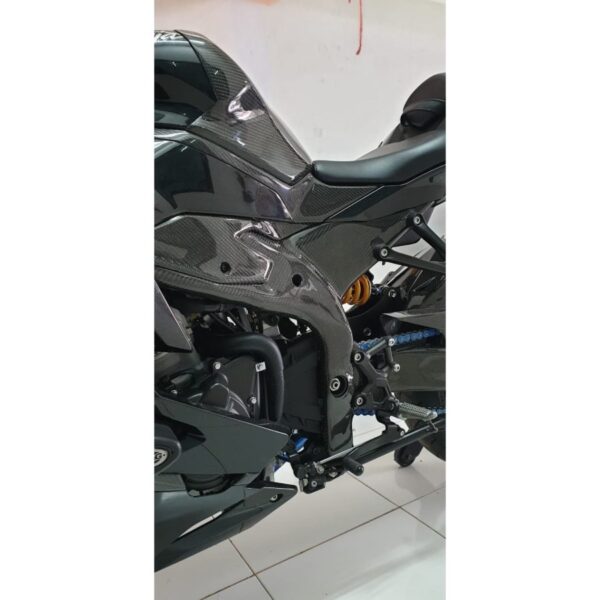 Second image of Kabon Cover Deltabox Carbon Fiber - Kawasaki ZX-25R